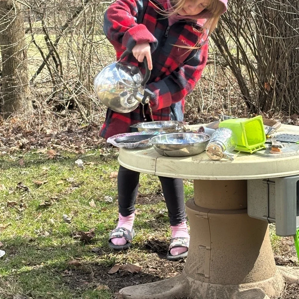 CURATED BY ME! MUD PLAY AND MAKE BELIEVE 10 PIECE OUTDOOR MUD KITCHEN PLAY SET